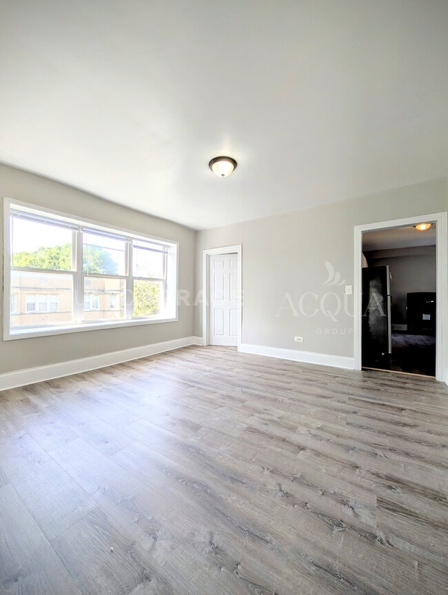 Foto del edificio - 6300 N Oakley Ave