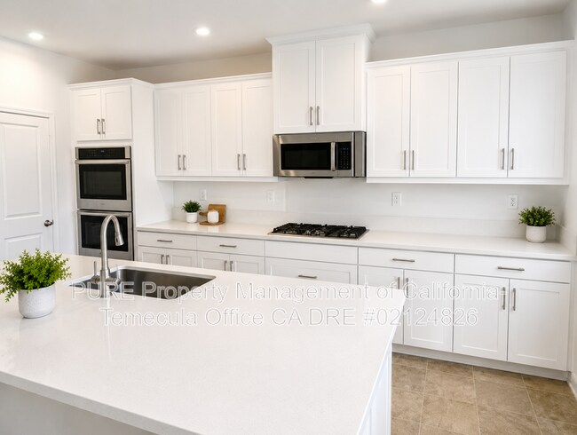 Foto del edificio - 16750 Yarrow Ln