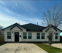 Building Photo - 5202 Northridge Dr