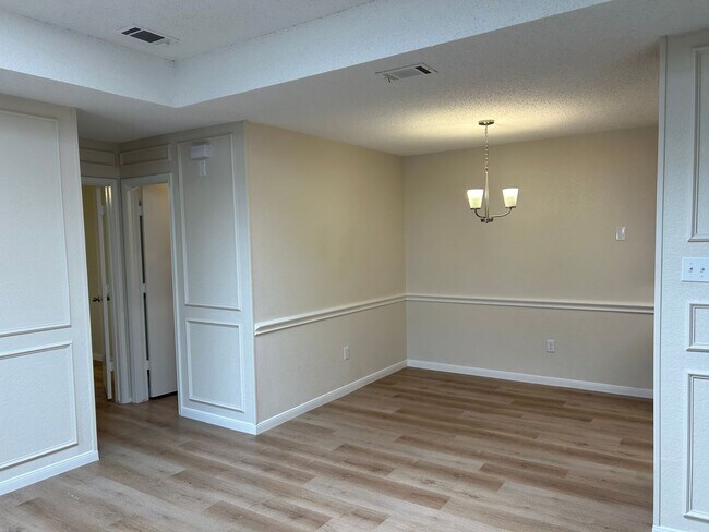 Foto del edificio - 6616/6618 Parkview Lane