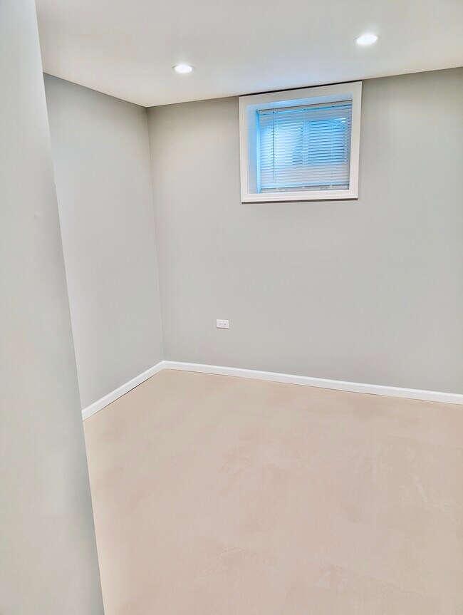 Foto del edificio - 960 W 18th Pl