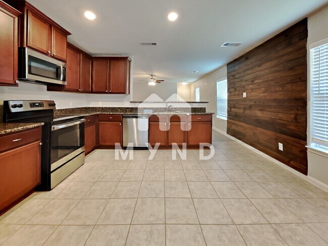Building Photo - 5715 Rainbow Rd