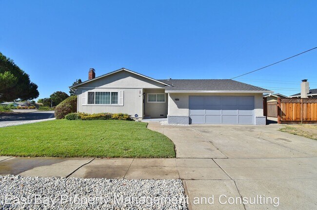 Foto del edificio - 4 br, 3 bath House - 38997 Logan Dr.
