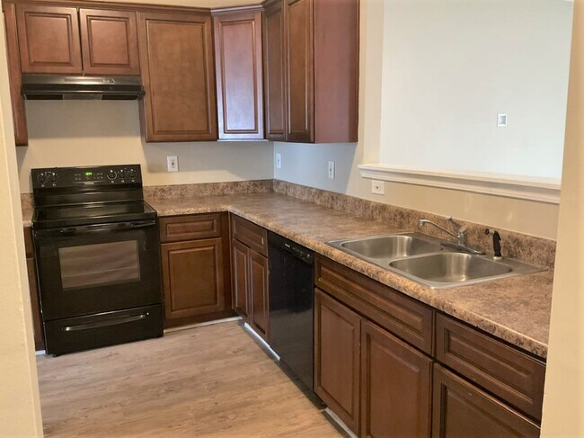 Building Photo - 2225 Bigwood Trl