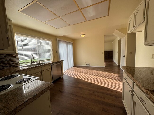 Building Photo - Coming Soon - Beautifully remodeled 5 bed/ 2.5 bath with huge backyard