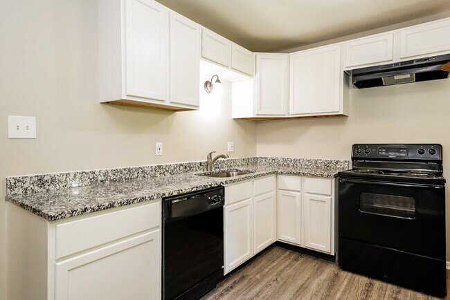 Building Photo - 507 Green Valley Dr