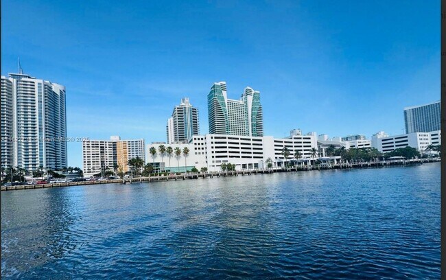 Foto del edificio - 400 Leslie Dr