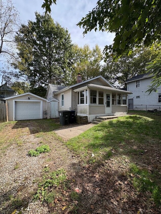 Foto principal - Two bedroom one bathroom home for rent