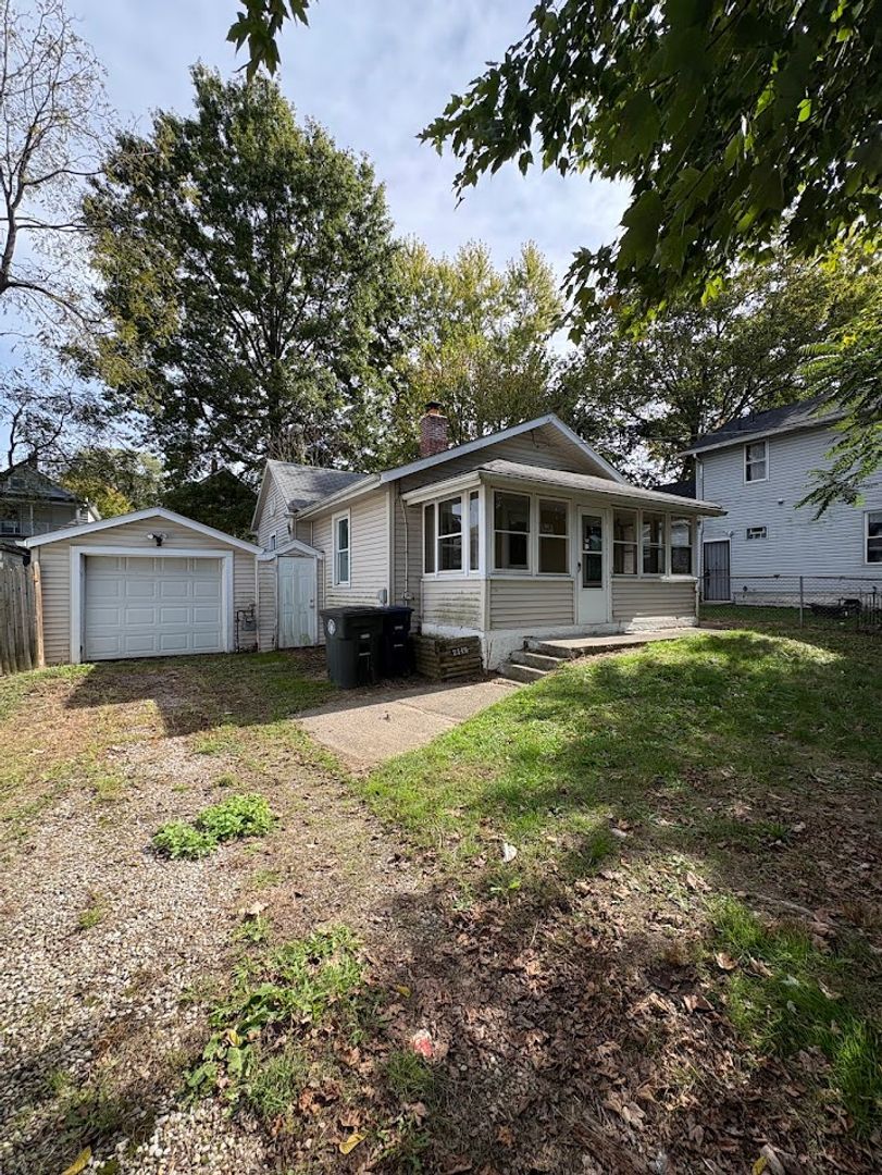 2149 18th St SW Akron, OH 44314 – photo 1