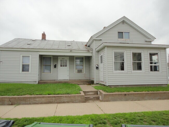 Apto. En Gire a la izquierda media de Duplex - 604 9th St N