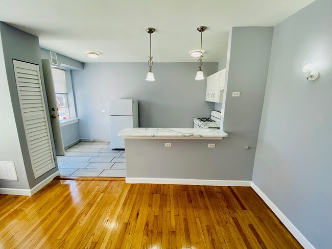 Building Photo - 4165 S Archer Ave