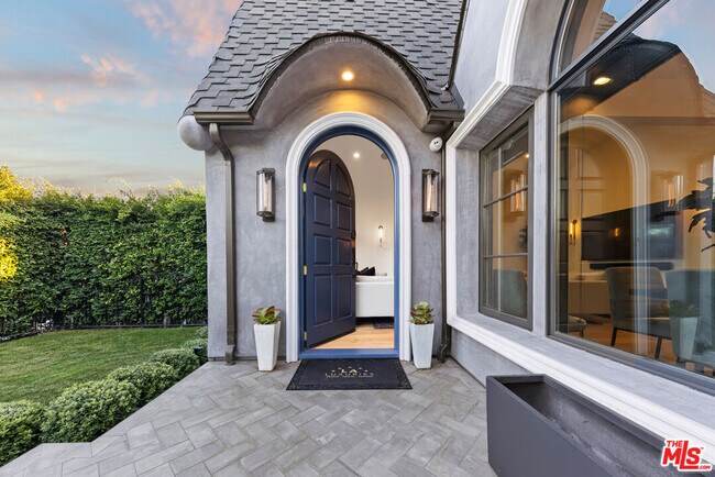 Building Photo - 331 N Crescent Heights Blvd