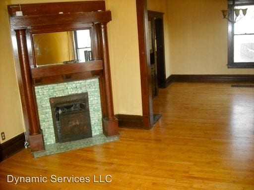 Building Photo - 220 S Prairie Ave