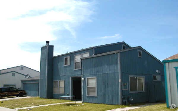 Building Photo - 880 Stanford Ave