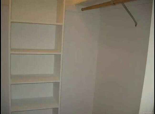 Walk-in Closet - 5329 Rexford Ct
