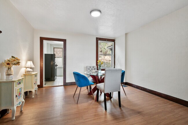 Foto del edificio - 2241 1/2 Hawthorne Ave