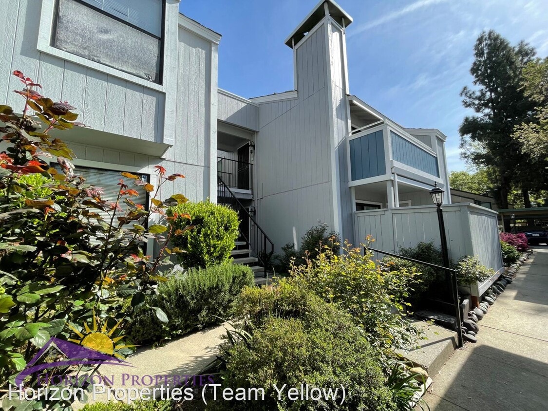 Primary Photo - 2 br, 1 bath House - 250 Del Verde Cir #4