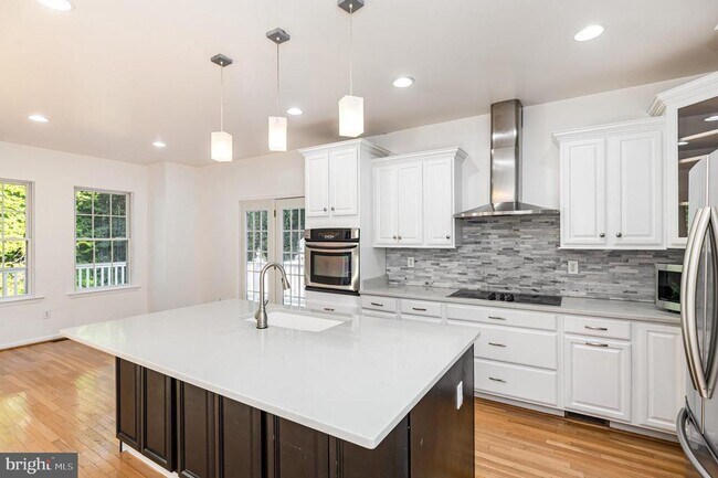 Building Photo - 9212 Isle of Laurels