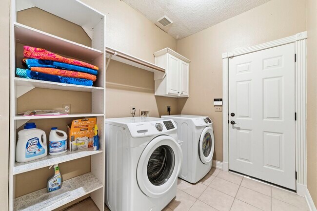 Foto del edificio - 11823 Canyon Mills Dr