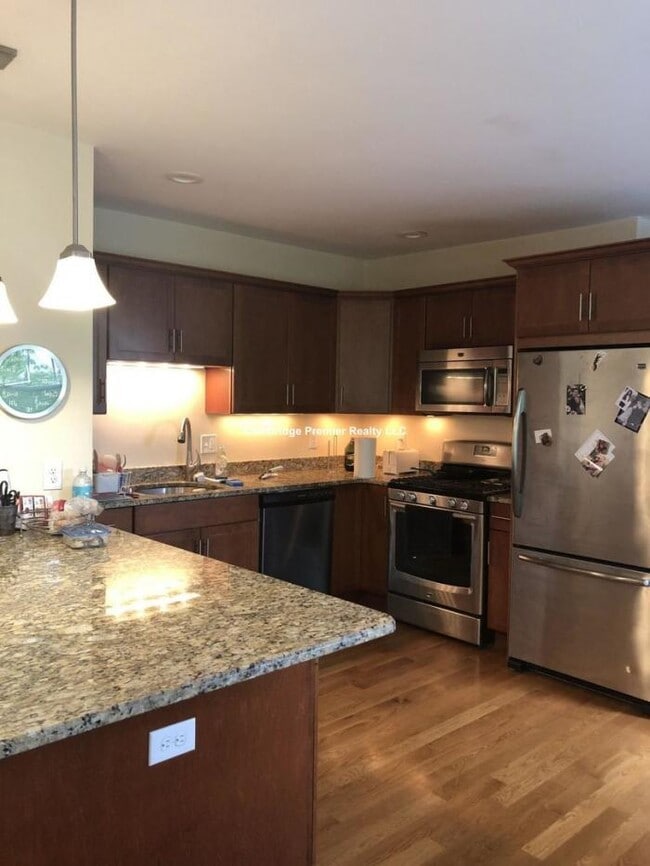 Building Photo - 4 bedroom in Somerville MA 02145