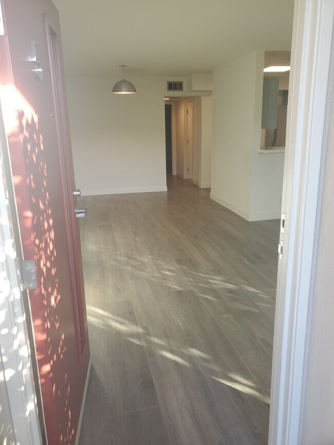 Foto del edificio - 4574 Finley Ave