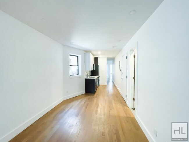 Building Photo - DEKALB AVENUE / Spacious 4-Bed 2-Bath / Gr...
