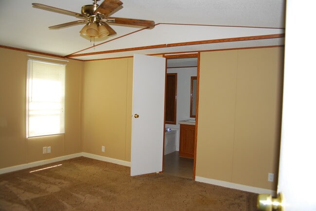 Foto del edificio - 14054 Mays Rd