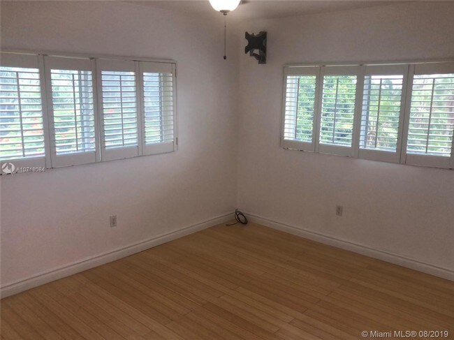 Foto del edificio - 2539 S Bayshore Dr