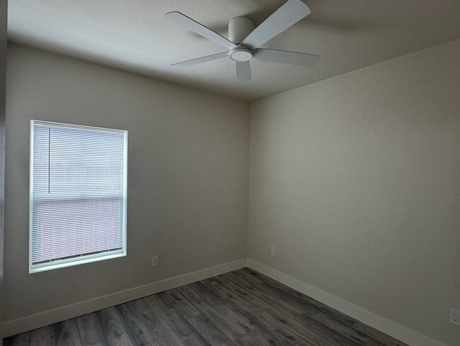 Building Photo - 616 Mormon St