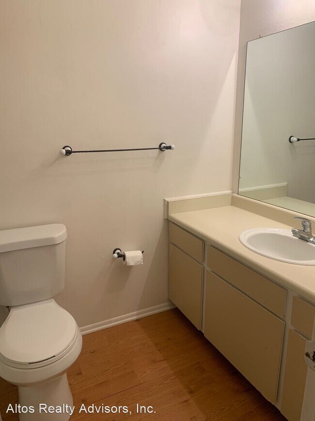 Foto del edificio - 3 br, 2 bath House - 2300 E Geddes Ave #H