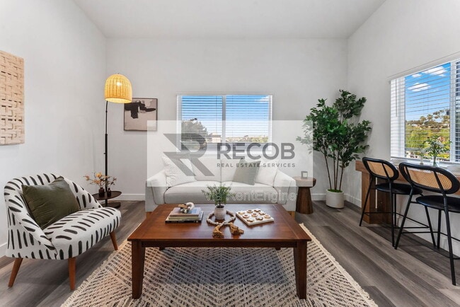 Building Photo - 832 Desty St