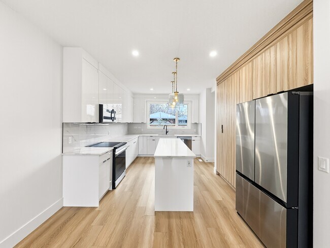 Building Photo - 4125-4117 Avenue SW