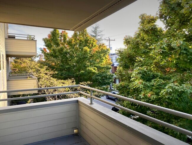 Foto del edificio - 3000 60th Ave SW