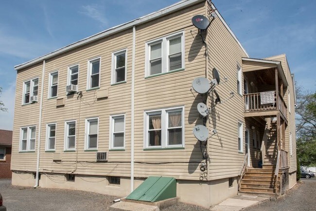 Building Photo - 153 Cooper Ave