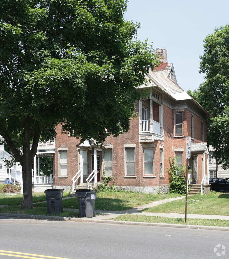 Building Photo - 441 Glen St