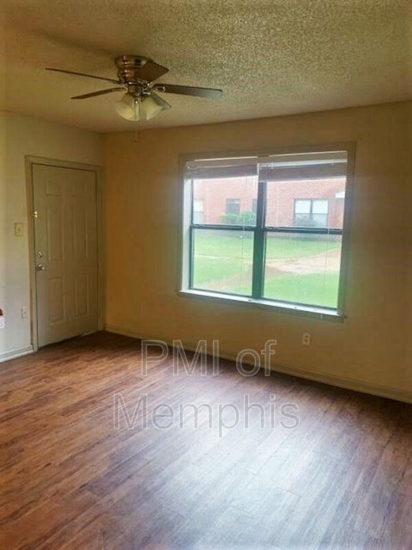 Primary Photo - 1161 Poplar Ave