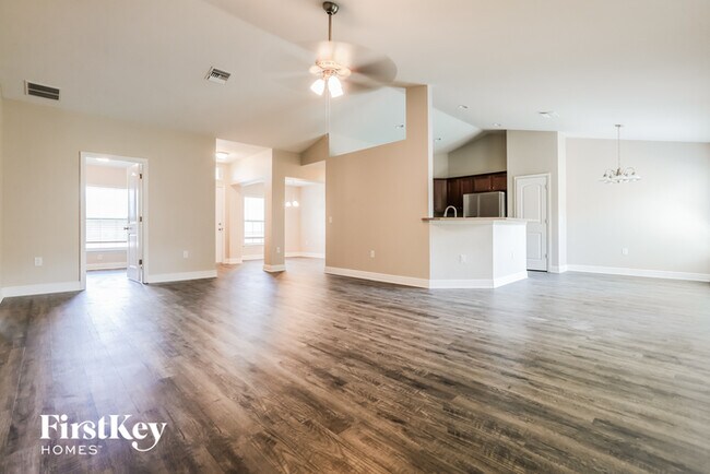 Building Photo - 545 San Ambrosio St