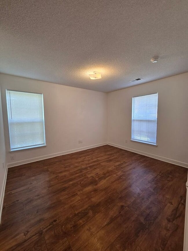 Foto del edificio - $500 off your first full month rent!! 3 Be...