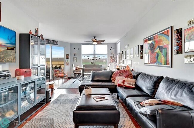 Building Photo - 806 E Windward Way