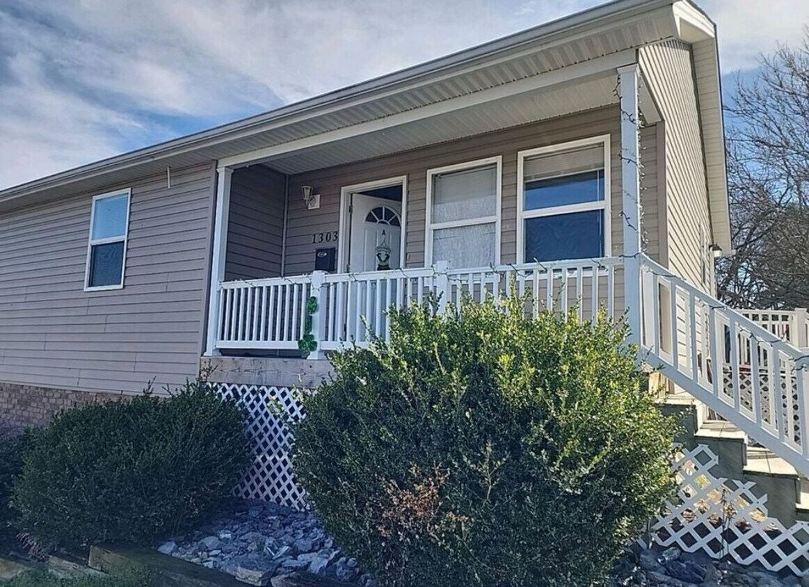 Foto principal - 1303 Lawrence St