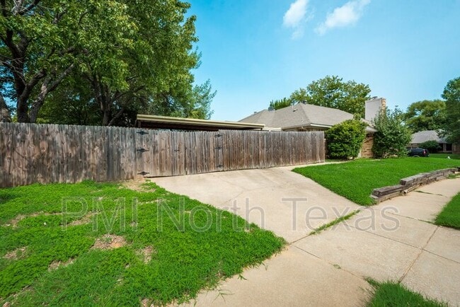 Building Photo - 2701 London Ct