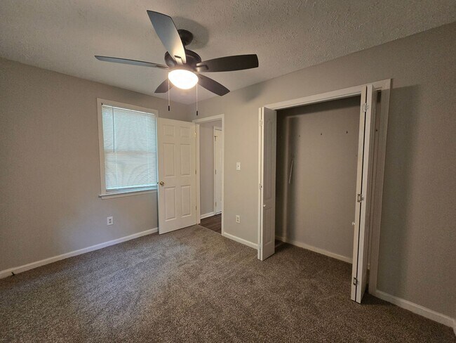 Building Photo - 930 Weiss Ave