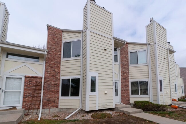 Foto del edificio - Spacious 2-Bed, 3-Bath Condo Retreat in Arvada - 1,220 Sq. Ft. of Comfort!