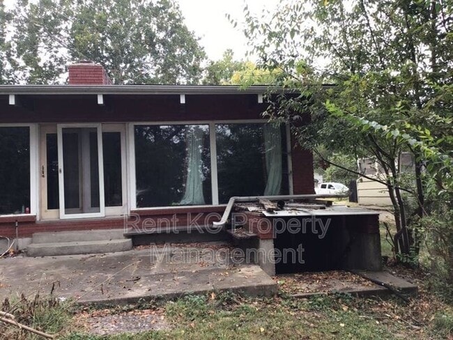 Building Photo - 5323 NW Edgewood Cir