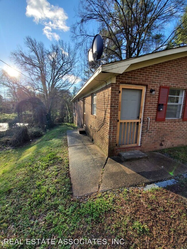 Building Photo - 910 Fiske St