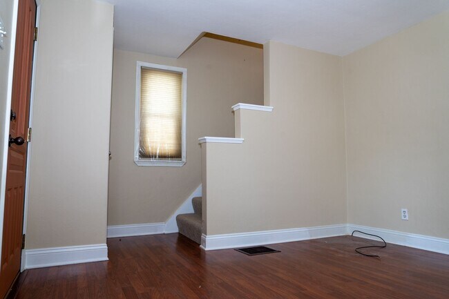 Foto del edificio - AVAILABLE JULY 1ST!! DON'T MISS this FANTASTIC home in a PRIME LOCATION!