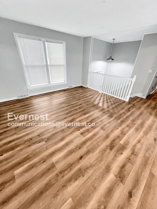 Building Photo - Charming 3-Bedroom Home with Garage / Pet-...