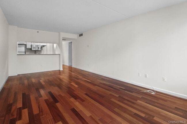 Foto del edificio - 4 Martine Ave