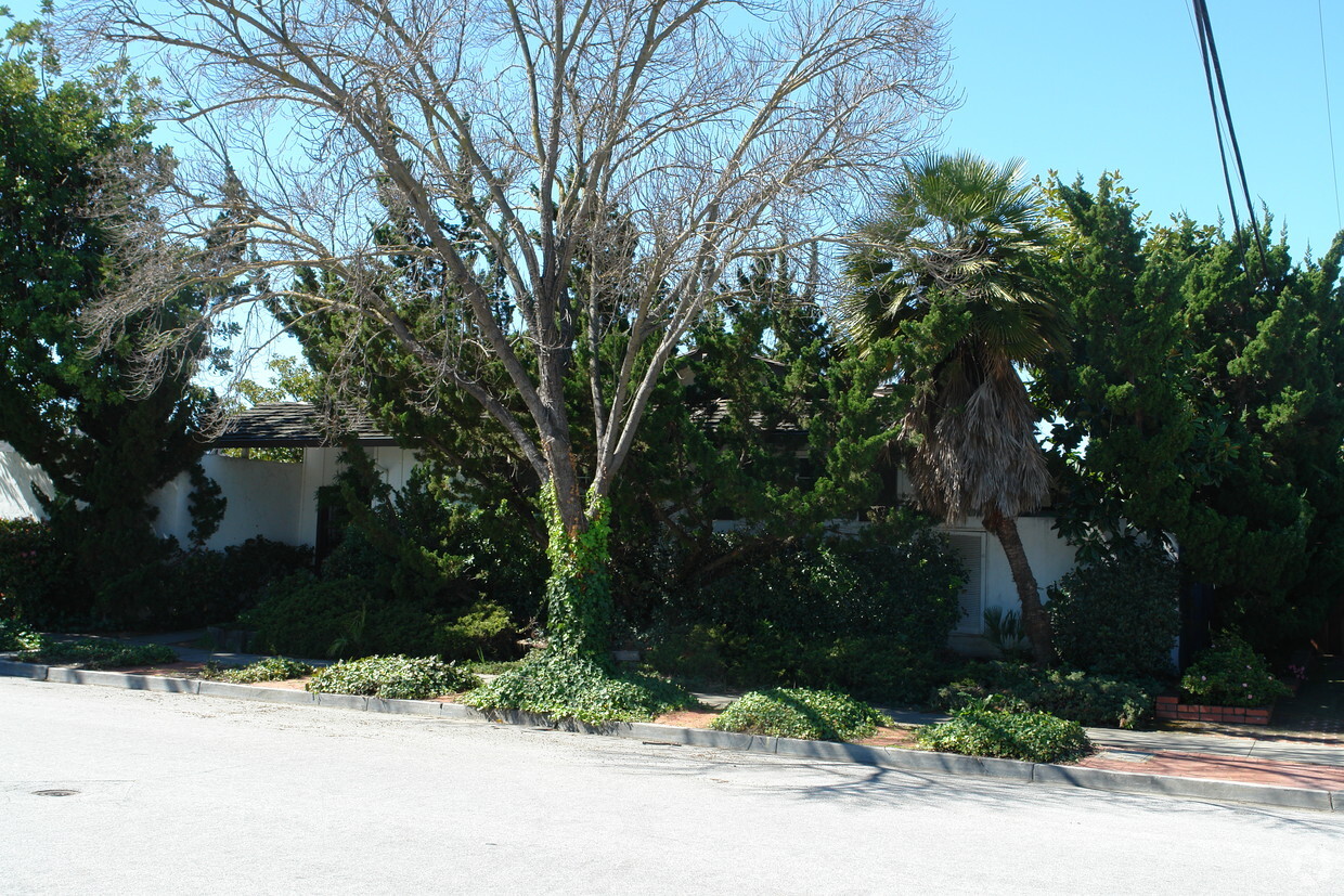 Primary Photo - 43157 Gallegos Ave