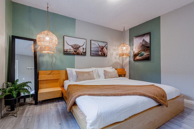 Building Photo - 686 E Cordova St